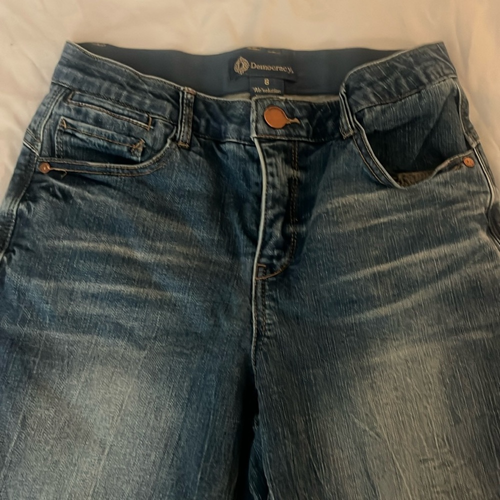 Blue jeans, cropped bottoms, cuffs stretch waist